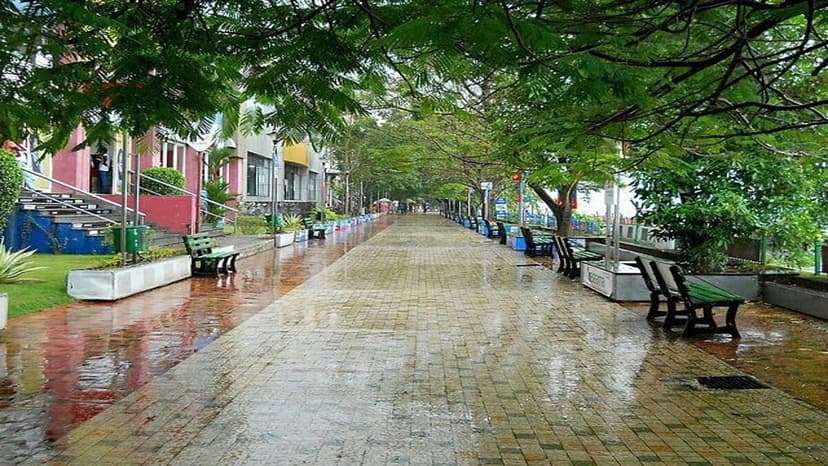 Marine Drive – A Scenic Waterfront Walk